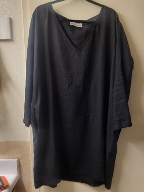 NWOT, Love And Confuse Frida V-Neck Midi Linen Dress in Black